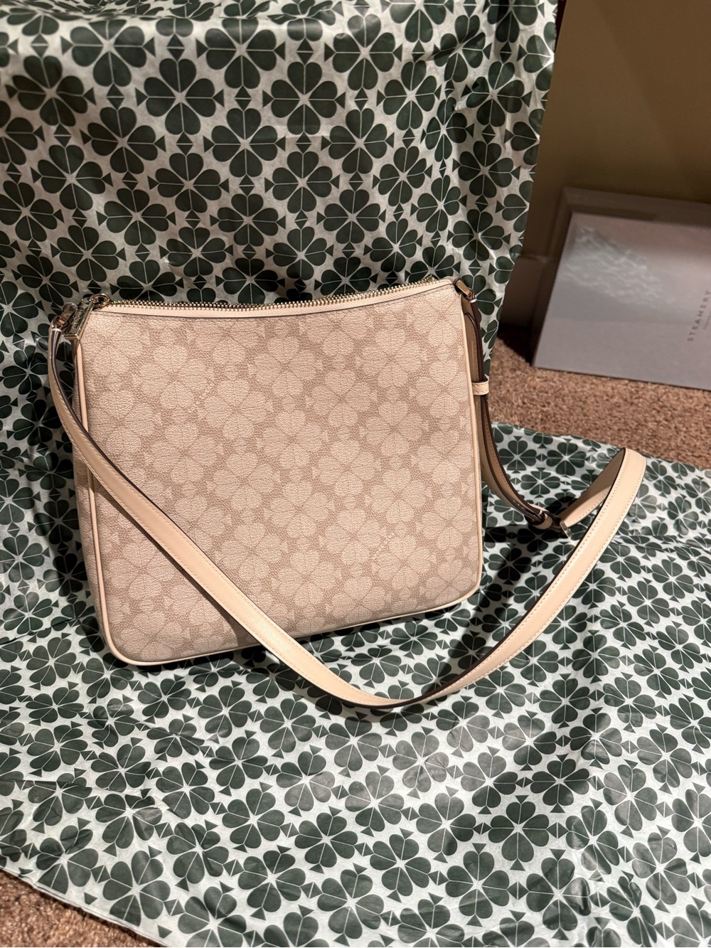Kate Spade cream logo shoulder bag with gold-tone hardware BRAND NEW - Picture 3 of 6
